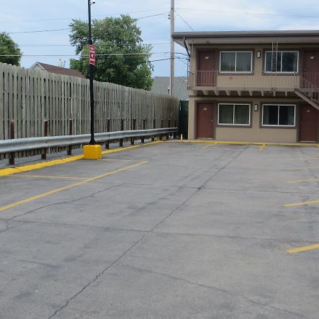 Deluxe Inn/Extended Stay - Council Bluffs Carter Lake Bagian luar foto