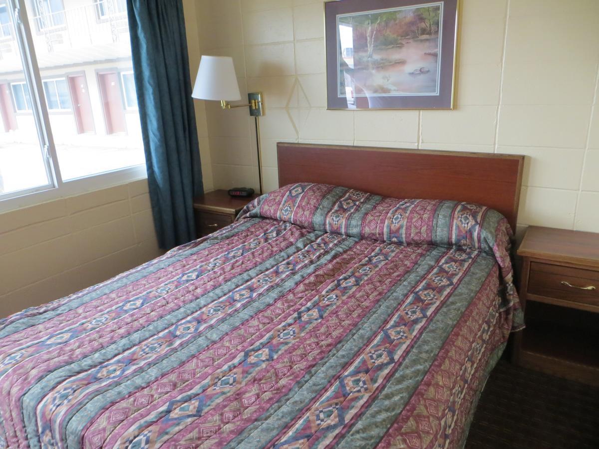 Deluxe Inn/Extended Stay - Council Bluffs Carter Lake Bagian luar foto